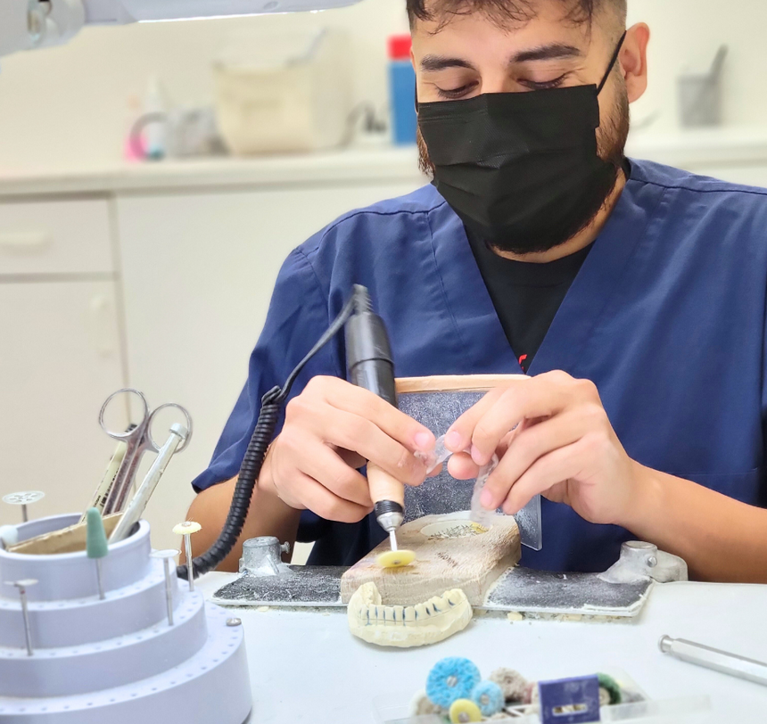 Chomper Labs lab technician created a night guard.